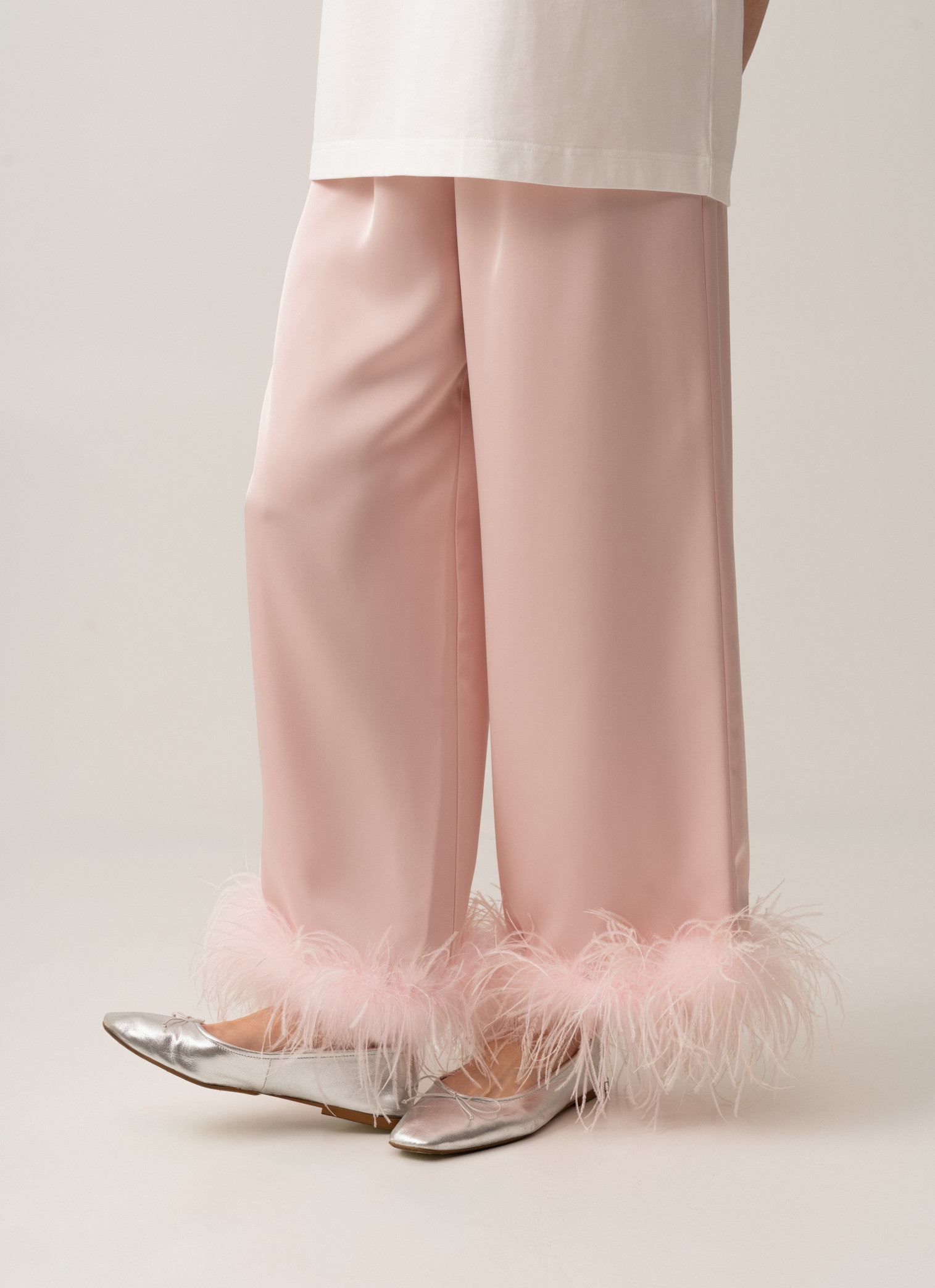 Rose silk satin pants with feathers